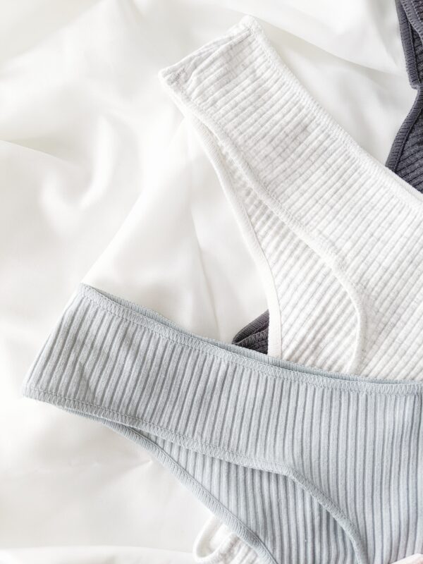 Набір із 4 трусиків Стрінгів.