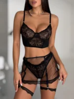 Мереживний комплект з прозорою спідничкою.