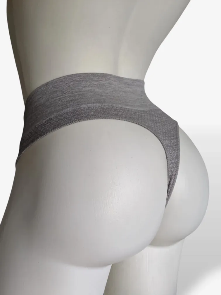 Еластичний, щільний матеріал з подвійним широким поясом.