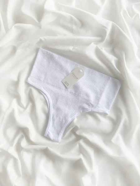 Еластичний, м’який, приємний до тіла матеріал.