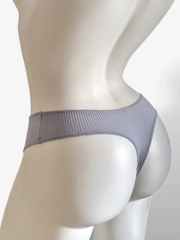 Натуральний матеріал — тонкий, дуже м’який, легкий і добре дихаючий.